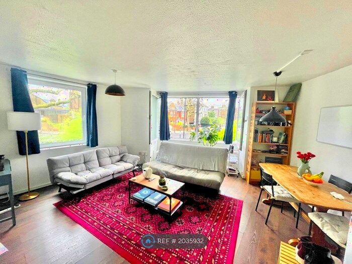 2 Bedroom Flat To Rent In St. Quintin Gardens, London, W10