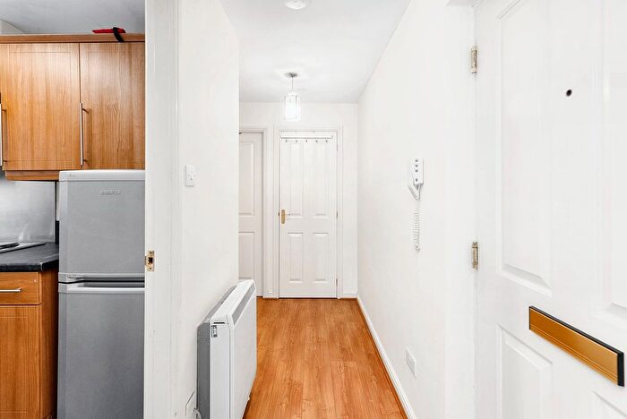 1 Bedroom Flat For Sale In Queens Crescent, Livingston, EH54