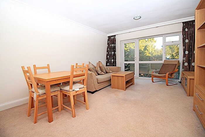 2 Bedroom Flat To Rent In The Grove, Isleworth, TW7