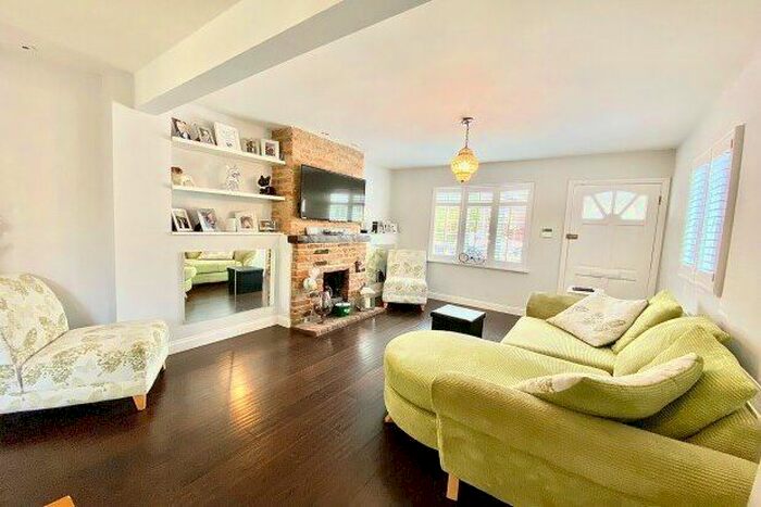 2 Bedroom Cottage To Rent In Lambourne Road, Chigwell, IG7