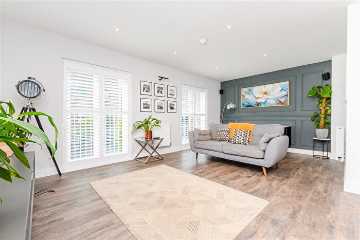 3 Bedroom Semi-Detached House For Sale In Glenway Road, Rochester, Kent, ME1