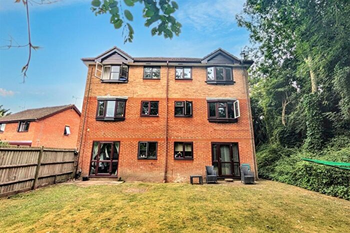 2 Bedroom Flat For Sale In Redbridge, SO15