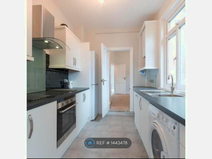 3 Bedroom Terraced House To Rent In Mitcham Road, London, SW17