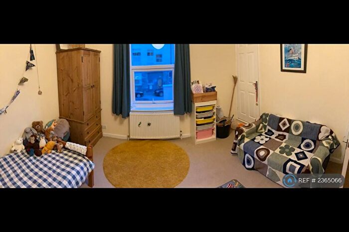 2 Bedroom End Of Terrace House To Rent In Bath Street, Bristol, BS3