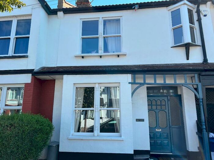 3 Bedroom End Of Terrace House To Rent In Woodfield Road, Leigh-on-Sea, Essex, SS9
