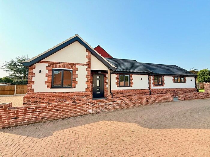 3 Bedroom Detached Bungalow For Sale In Bulmer Lane, Winterton-On-Sea, NR29