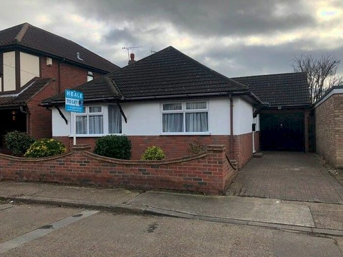 3 Bedroom Detached Bungalow To Rent In Southwick Gardens, Canvey Island, SS8