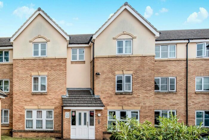 2 Bedroom Flat To Rent In Crowe Road, Bedford, MK40