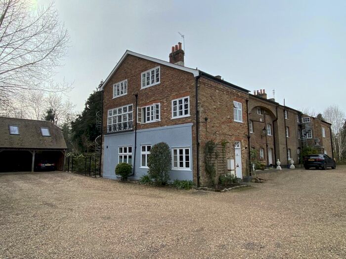 2 Bedroom Flat To Rent In Home Farm House, Esher, Surrey, KT10