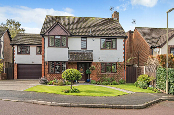 6 Bedroom Detached House For Sale In Garnet Field, Yateley, Hampshire, GU46