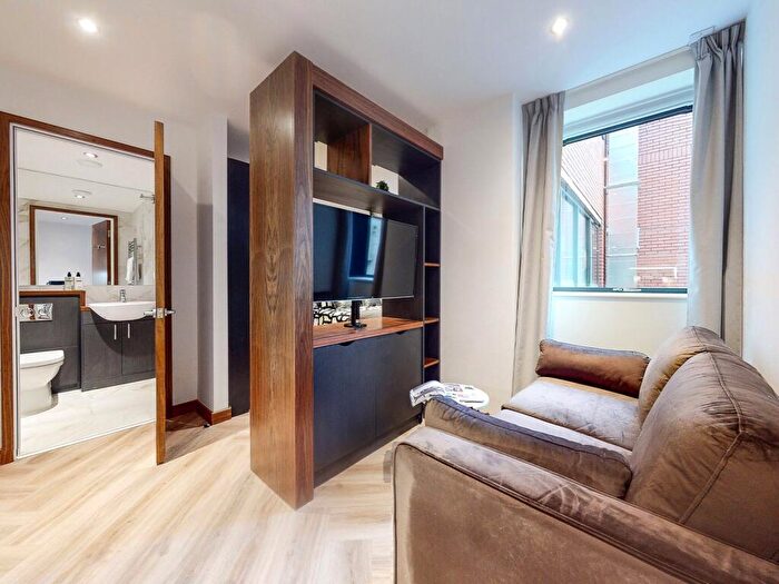 Apartment To Rent In Apt, Live Oasis Deansgate #, M2