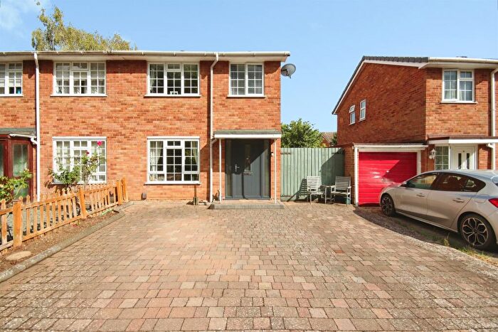 3 Bedroom Semi Detached House For Sale In Barnard Close, Leamington Spa, CV32