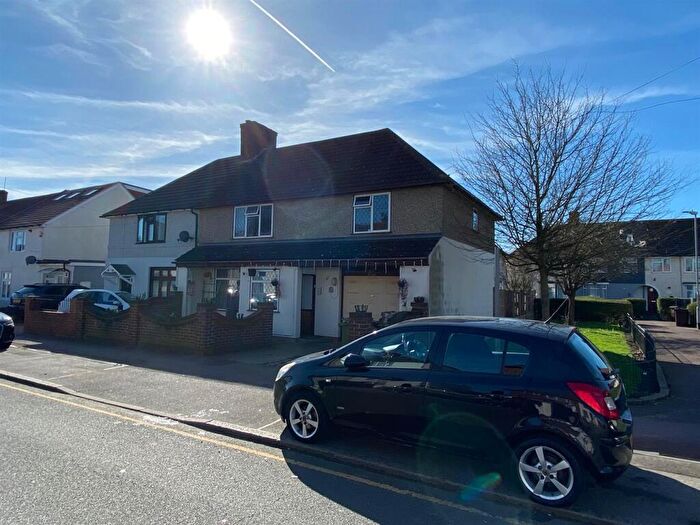 4 Bedroom Semi Detached House For Sale In Hunters Hall Road, Dagenham, RM10