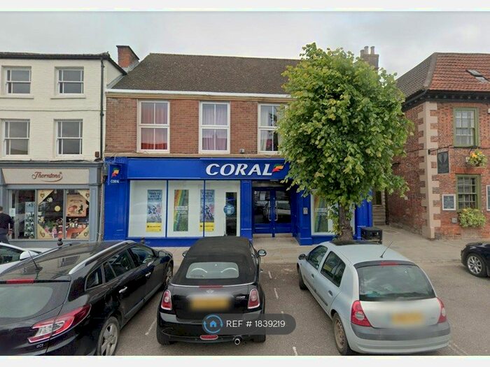 2 Bedroom Flat To Rent In High Street, Royal Wootton Bassett, Swindon, SN4