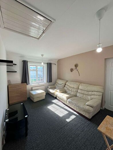 2 Bedroom Flat To Rent In Shannon Close, Southall, UB2