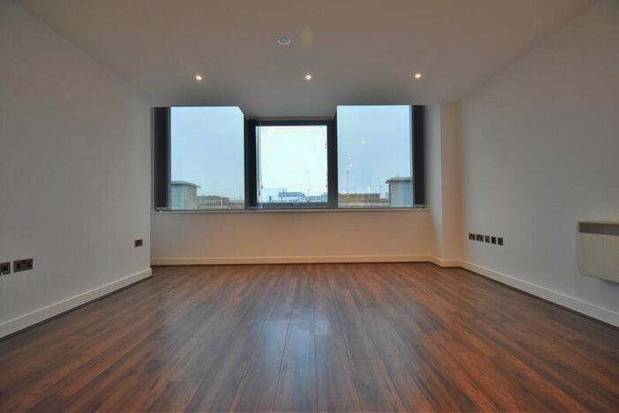 1 Bedroom Flat To Rent In Rd Floor Churchill Place, Basingstoke, RG21