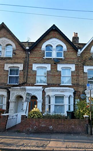 3 Bedroom Flat To Rent In Hermitage Road, London, N4