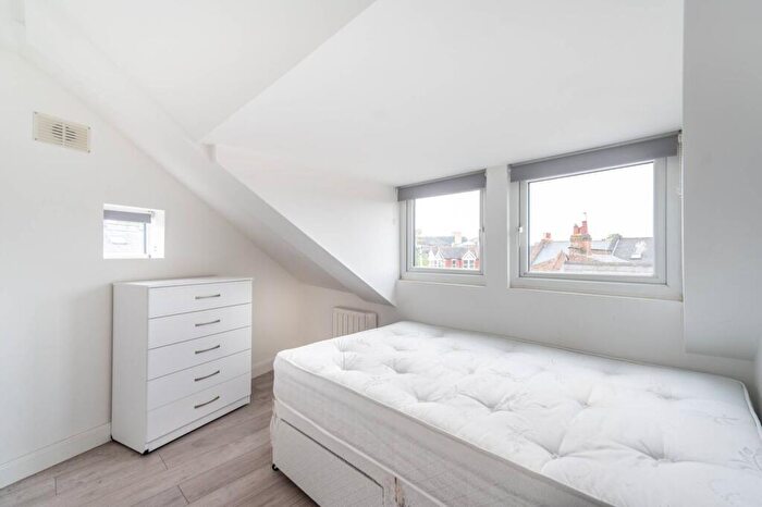 1 Bedroom Flat To Rent In Chapter Road, Willesden, London, NW2