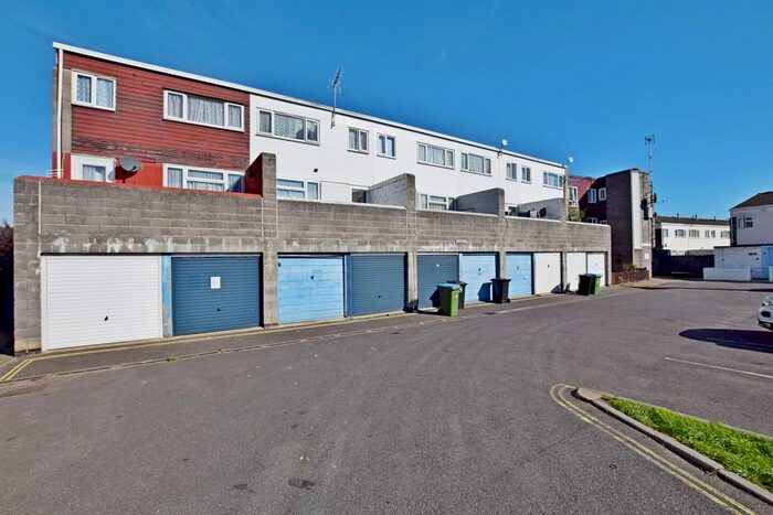 4 Bedroom Terraced House To Rent In Oak Close, Bognor Regis, PO22