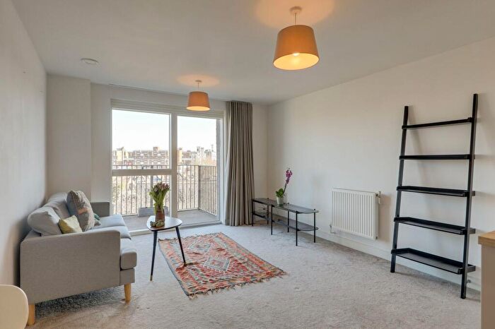 2 Bedroom Flat For Sale In Adenmore Road, Catford, SE6