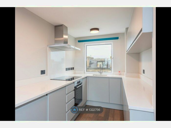 2 Bedroom Flat To Rent In The Drive, Hove, BN3