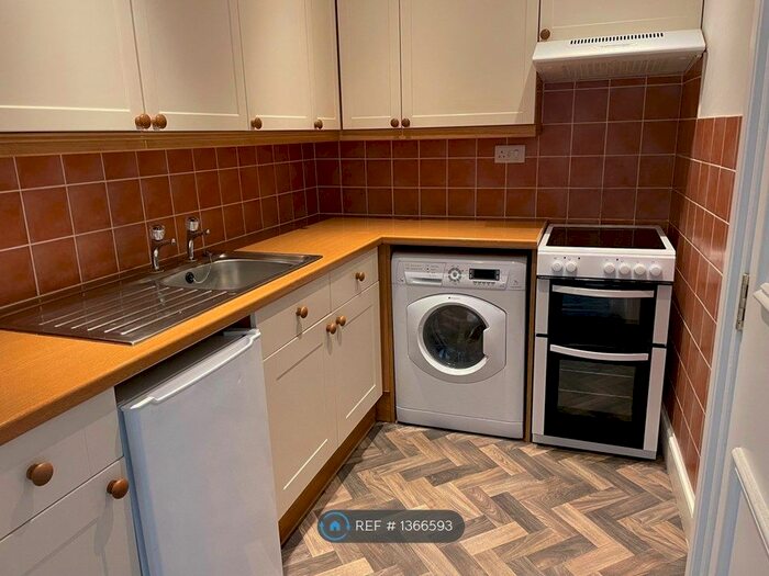 1 Bedroom Flat To Rent In Lincombe Hill Road, Torquay, TQ1