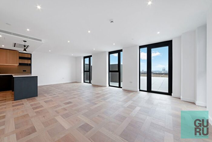 3 Bedroom Flat To Rent In Merino Gardens, London, E1W