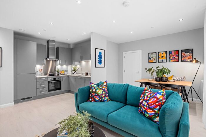 1 Bedroom Flat To Rent In Fielders Crescent, Barking, IG11