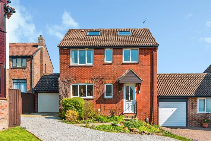 5 Bedroom Link Detached House For Sale In High Mead, Royal Wootton Bassett, Swindon, SN4