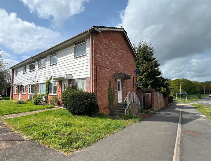 2 Bedroom Maisonette For Sale In White House Close, Basingstoke, RG22