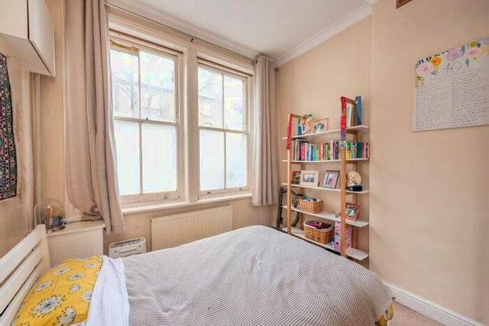 1 Bedroom Flat To Rent In Vauxhall Grove, Vauxhall, London, SW8