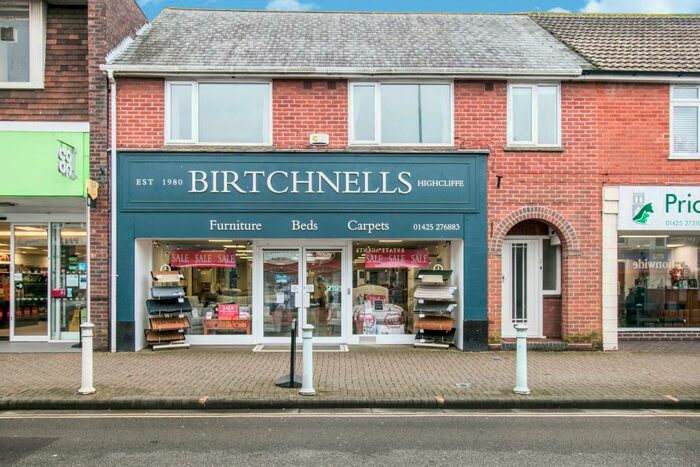 3 Bedroom Flat To Rent In Highcliffe, BH23