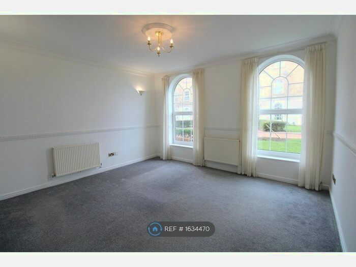 2 Bedroom Flat To Rent In John Batchelor Way, Penarth, CF64