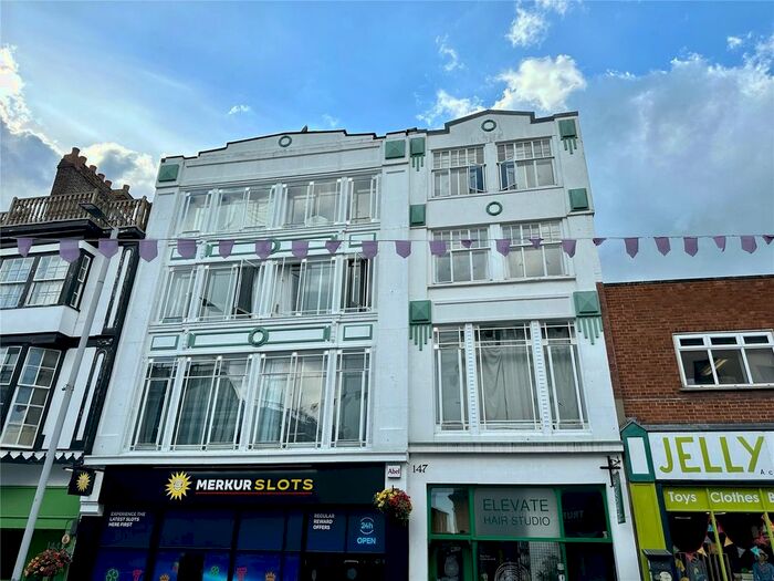 2 Bedroom Flat To Rent In Fore Street, Exeter, Devon, EX4