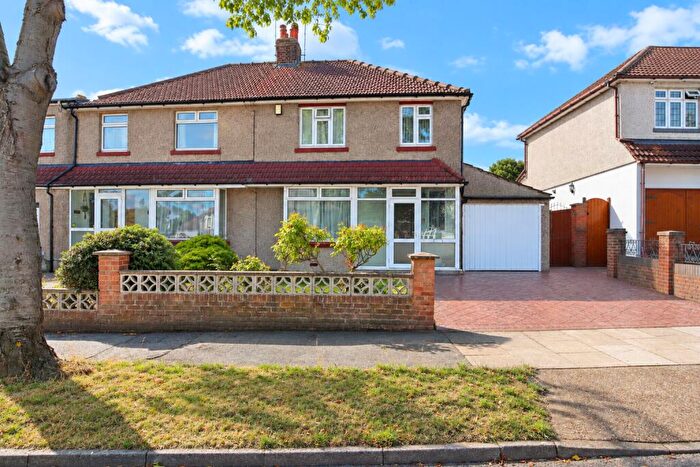 3 Bedroom Semi Detached House For Sale In Beverley Road, Bexleyheath, DA7