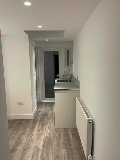 Studio To Rent In Lonsdale Drive, Enfield, EN2