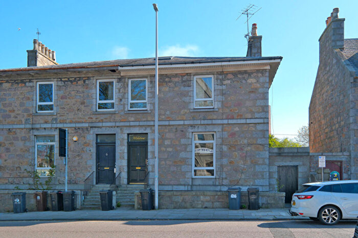 2 Bedroom Flat For Sale In Caroline Place, Rosemount, Aberdeen, AB25