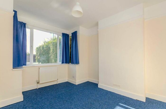 4 Bedroom Semi-Detached House To Rent In New Cross Road, Stoughton, Guildford, GU2