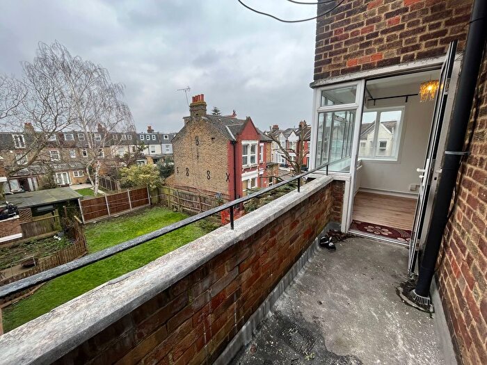 3 Bedroom Flat To Rent In Gap Road, London, SW19