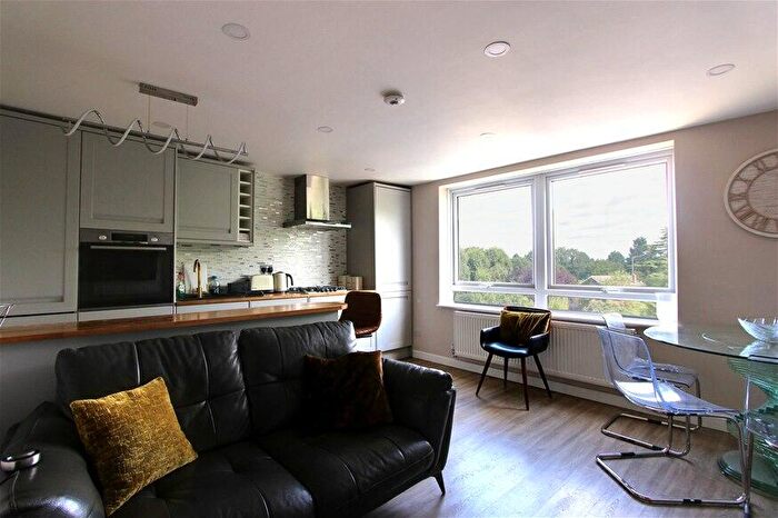 2 Bedroom Flat To Rent In High Road, East Finchley, East Finchley, N2