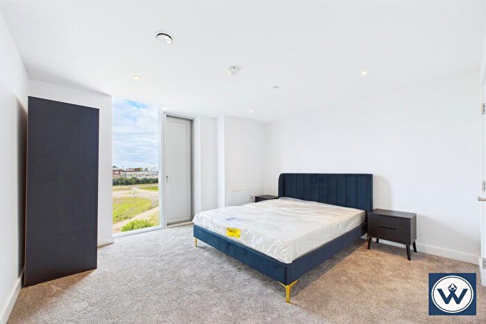 2 Bedroom Apartment To Rent In Park View, Dantzic Street, M4