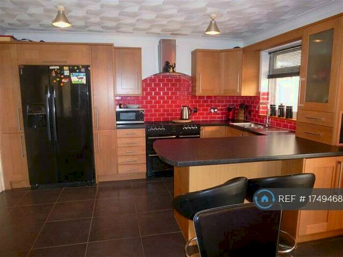 3 Bedroom Semi-Detached House To Rent In Ringwood Drive, Hampshire, SO52