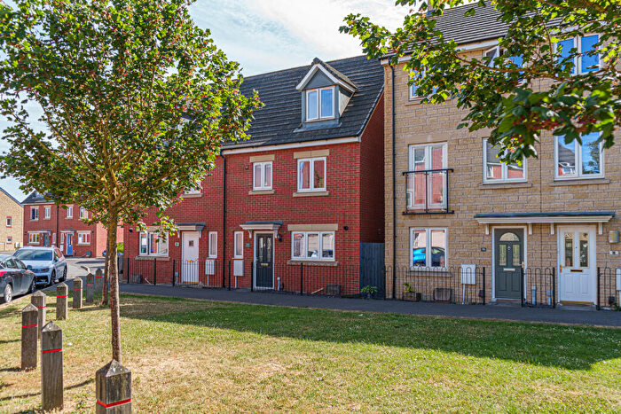 4 Bedroom Semi Detached House For Sale In Castlemead, Trowbridge, BA14