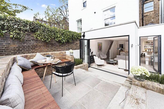2 Bedroom Maisonette To Rent In St. Helens Gardens, London, W10