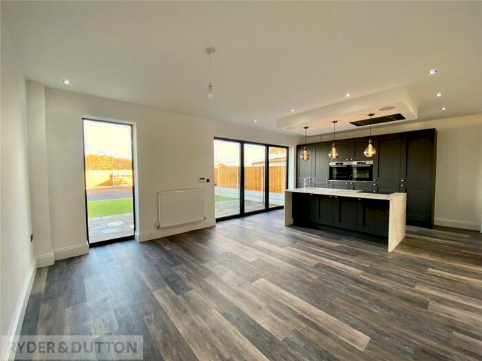 3 Bedroom End Of Terrace House To Rent In Shaw Road, Rochdale, Greater Manchester, OL16