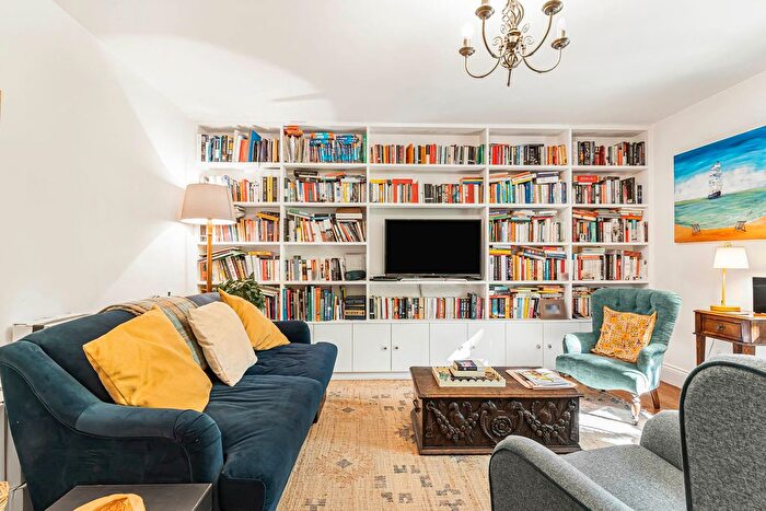 2 Bedroom Flat For Sale In Barlow House, Provost Estate, London, N1