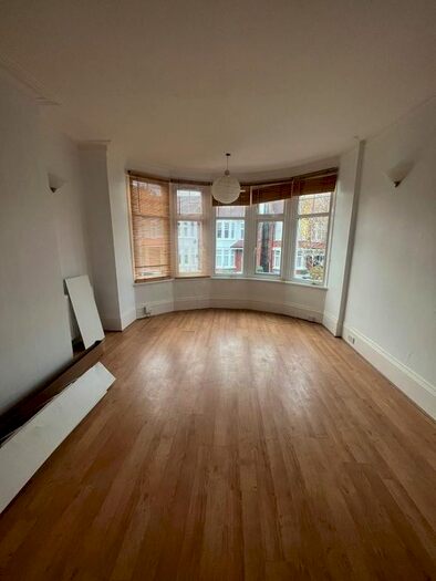 2 Bedroom Flat To Rent In Cranley Gardens, London, N13