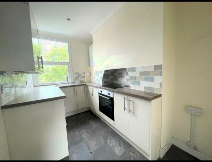 1 Bedroom Flat To Rent In Parrock Street, Gravesend, DA12