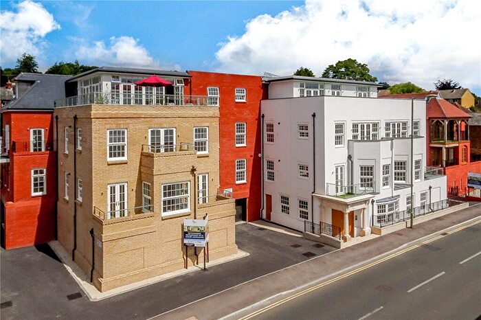 2 Bedroom Apartment To Rent In Lionsgate, East Street, Farnham, Surrey, GU9