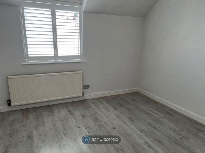 2 Bedroom Flat To Rent In Tregarrick, Looe, PL13